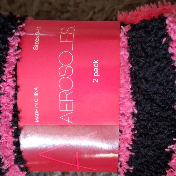 NWT 2-pair Aerosoles slipper socks - Picture 2 of 5